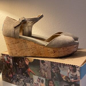 Tom’s Platform Wedges in Taupe Suede - Size 6